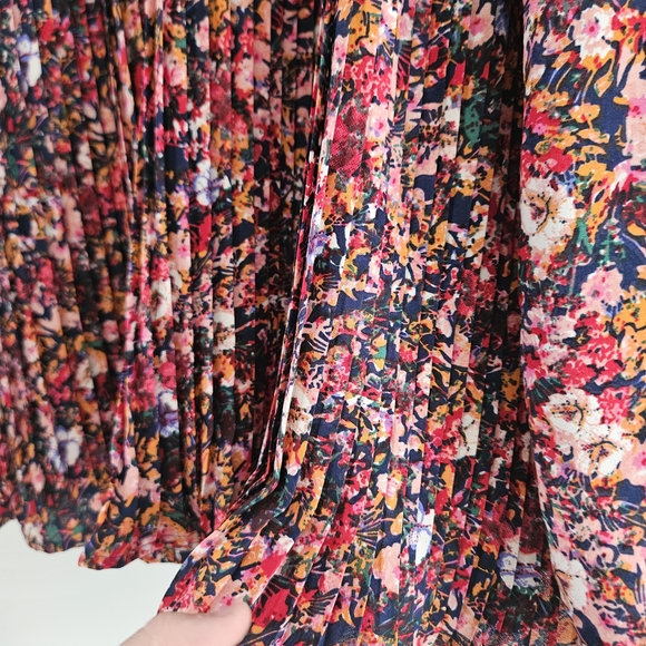 Chic Multicolor Floral Blouse with Lace Accents Pleated Ruffle Hem Size L/XL - Picture 3 of 5